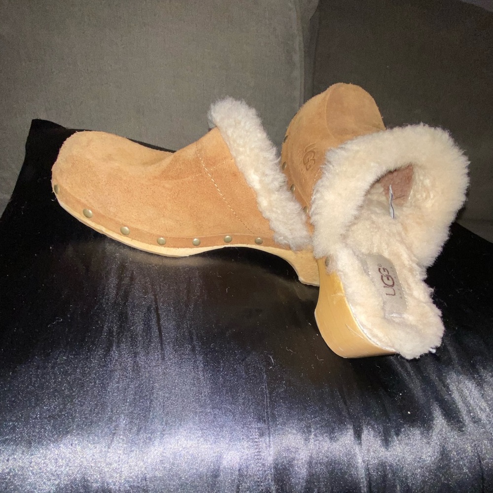UGG Clogs Australia Kalie Clogs. Sheepskin lining. Size 6 - Picture 3 of 7